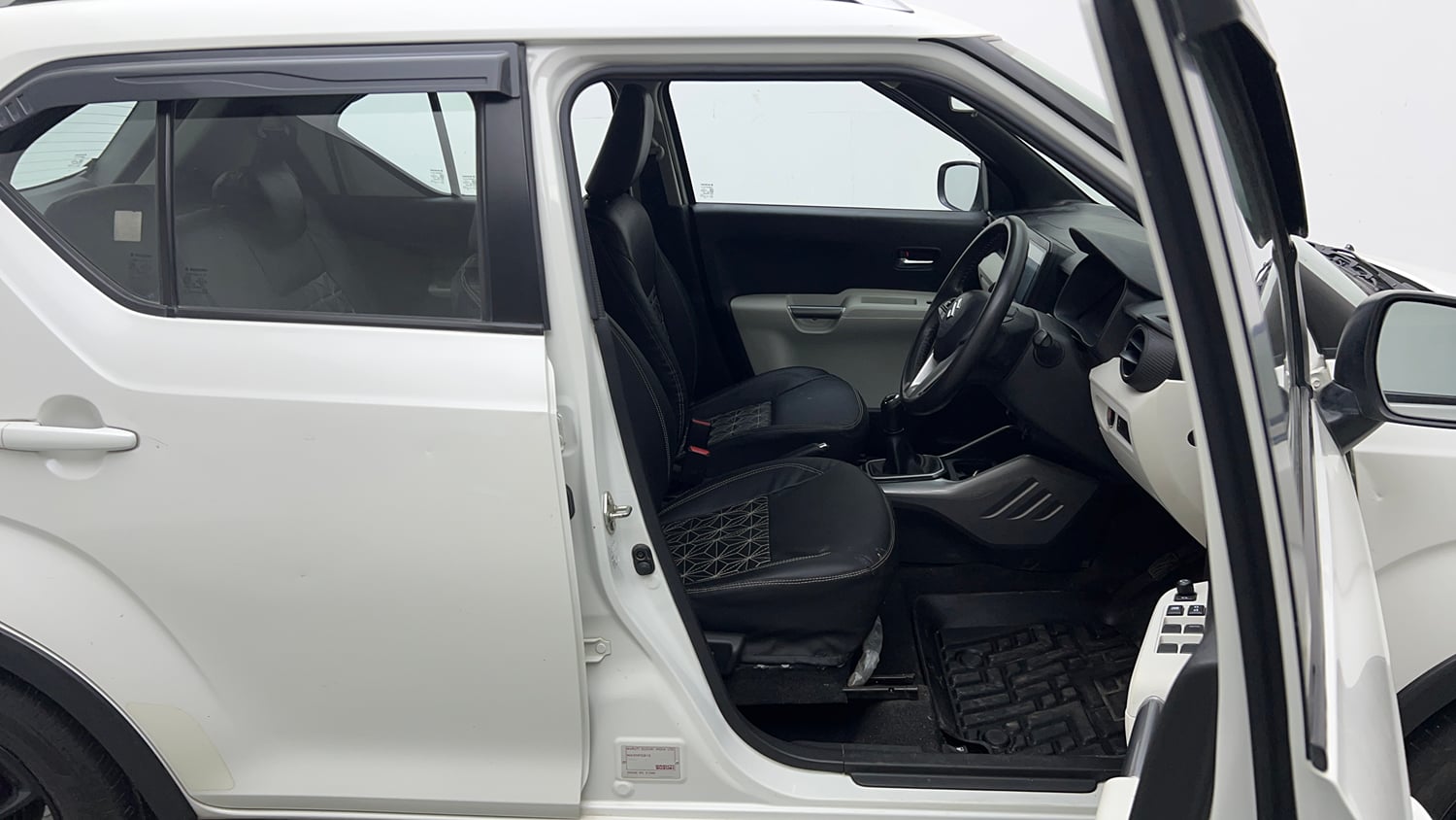 Used 2023 Maruti Suzuki Ignis Zeta 1.2 MT Petrol Manual interior RIGHT SIDE FRONT DOOR CABIN VIEW