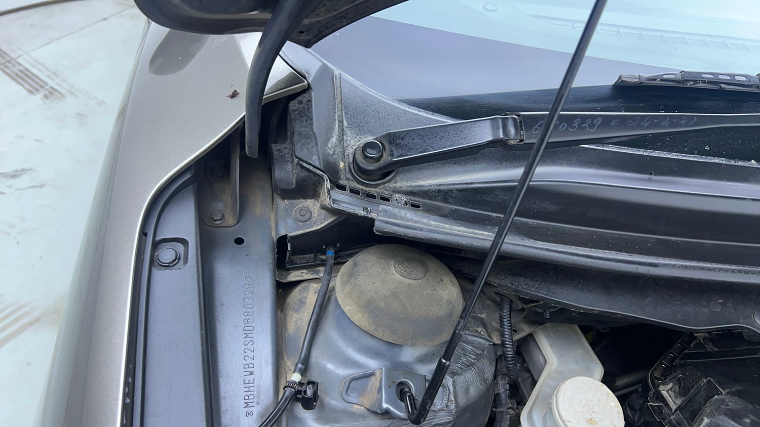 Used 2021 Maruti Suzuki Baleno Zeta Automatic Petrol Automatic engine ENGINE RIGHT SIDE HINGE & APRON VIEW