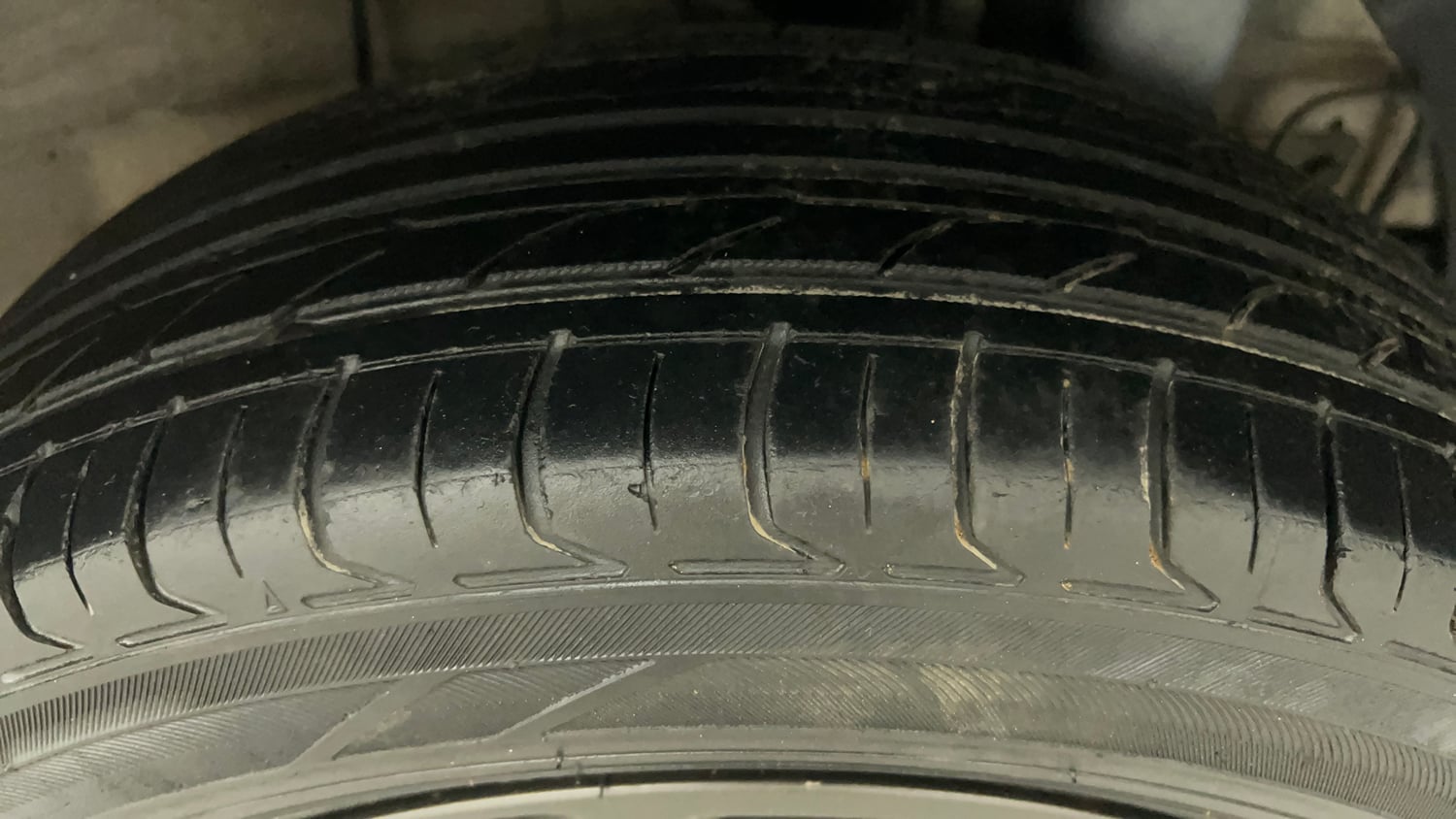 Used 2019 Hyundai Elite i20 Sportz Plus 1.2 CVT Petrol Automatic tyres LEFT REAR TYRE TREAD VIEW