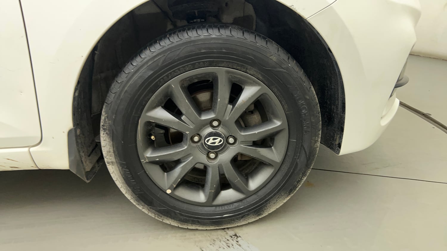 Used 2019 Hyundai Elite i20 Sportz Plus 1.2 CVT Petrol Automatic tyres RIGHT FRONT TYRE RIM VIEW