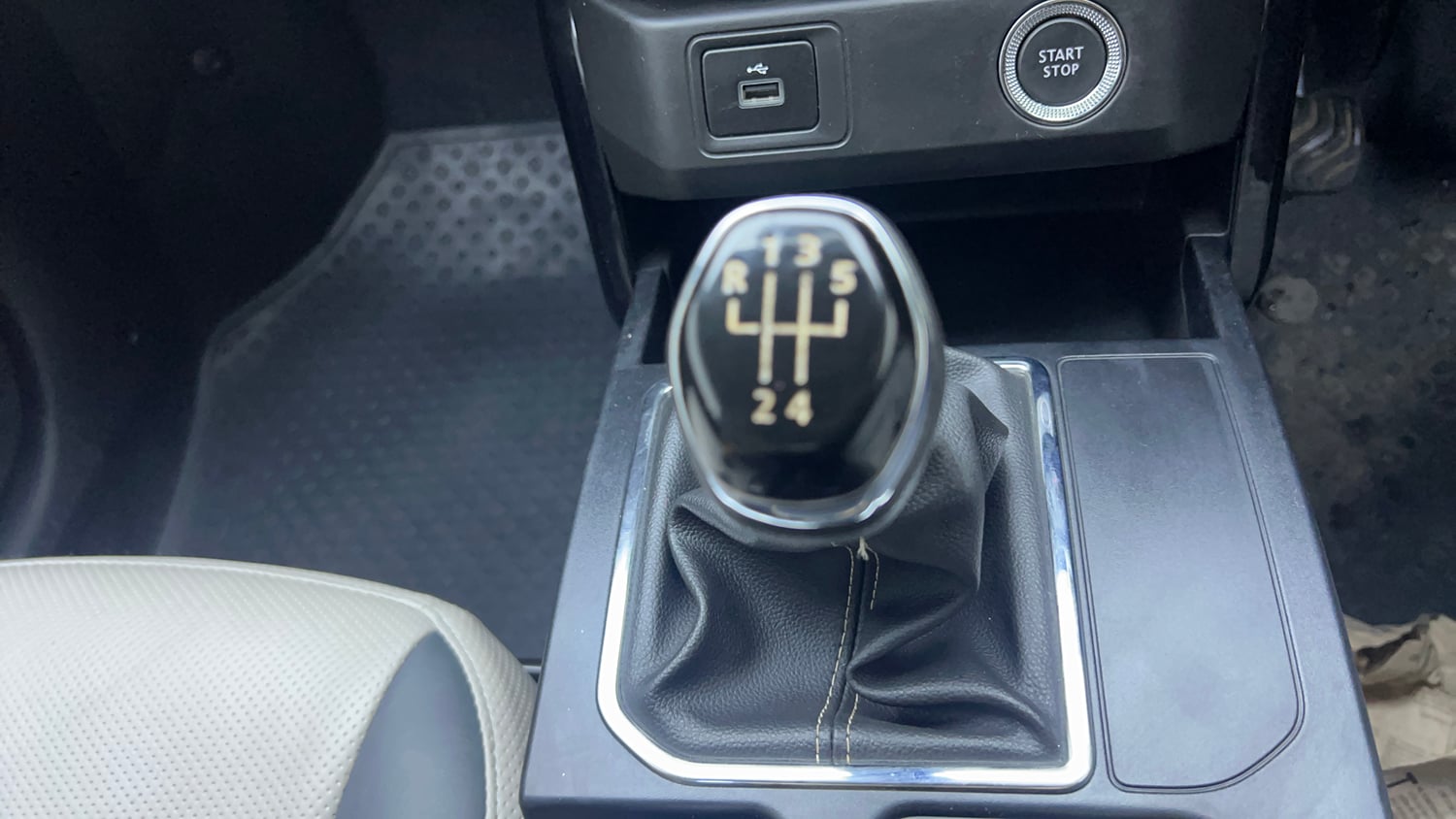 Used 2023 Tata Punch Creative Dual Tone AMT Petrol Automatic interior GEAR  KNOB VIEW
