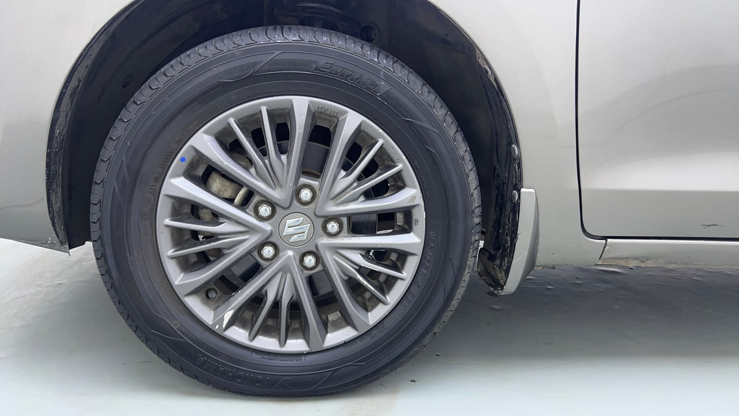 Used 2021 Maruti Suzuki New Ertiga ZXi AT Petrol Automatic tyres LEFT FRONT TYRE RIM VIEW