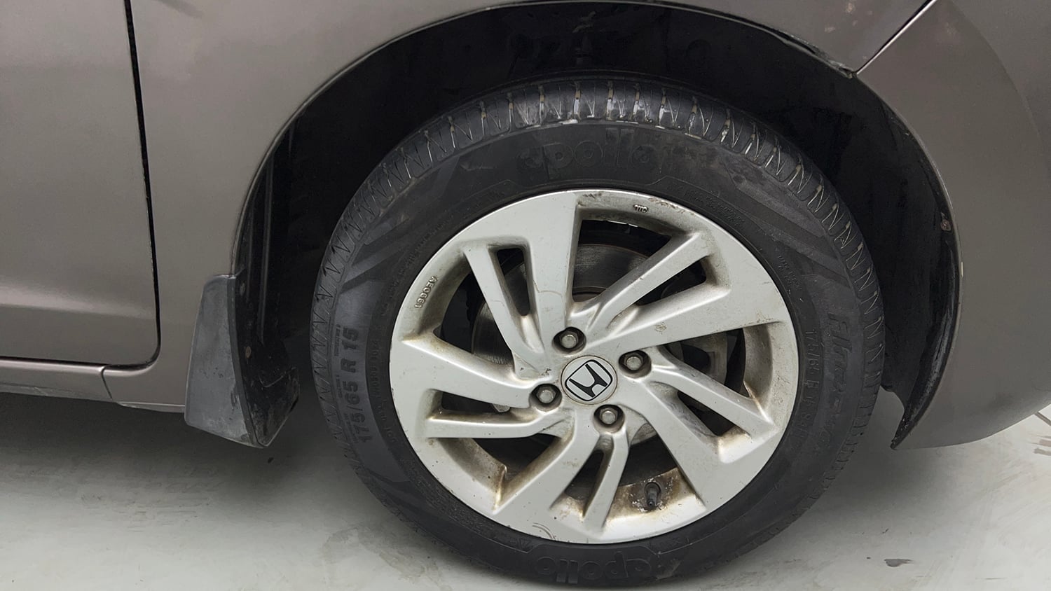 Used 2016 Honda Jazz V Petrol Petrol Manual tyres RIGHT FRONT TYRE RIM VIEW