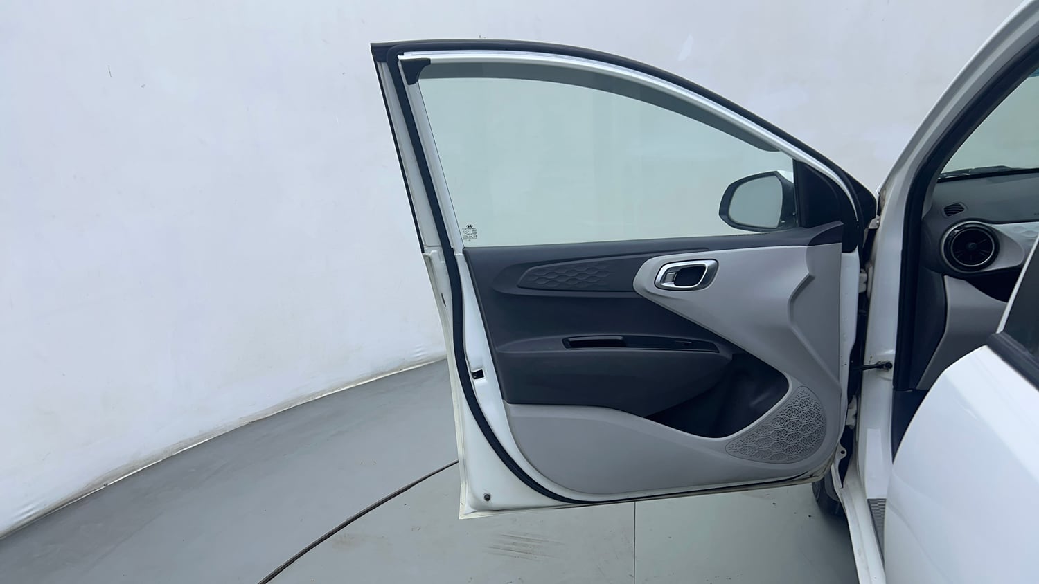 Used 2021 Hyundai Grand i10 Nios Sportz 1.2 Kappa VTVT CNG Cng Manual interior LEFT FRONT DOOR OPEN VIEW