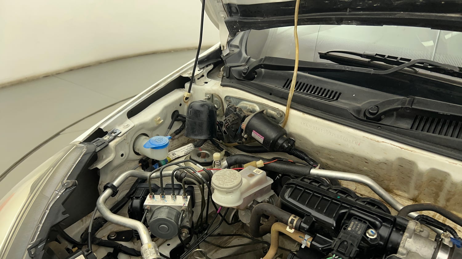 Used 2021 Maruti Suzuki Alto 800 LXi Petrol Manual engine ENGINE RIGHT SIDE HINGE & APRON VIEW