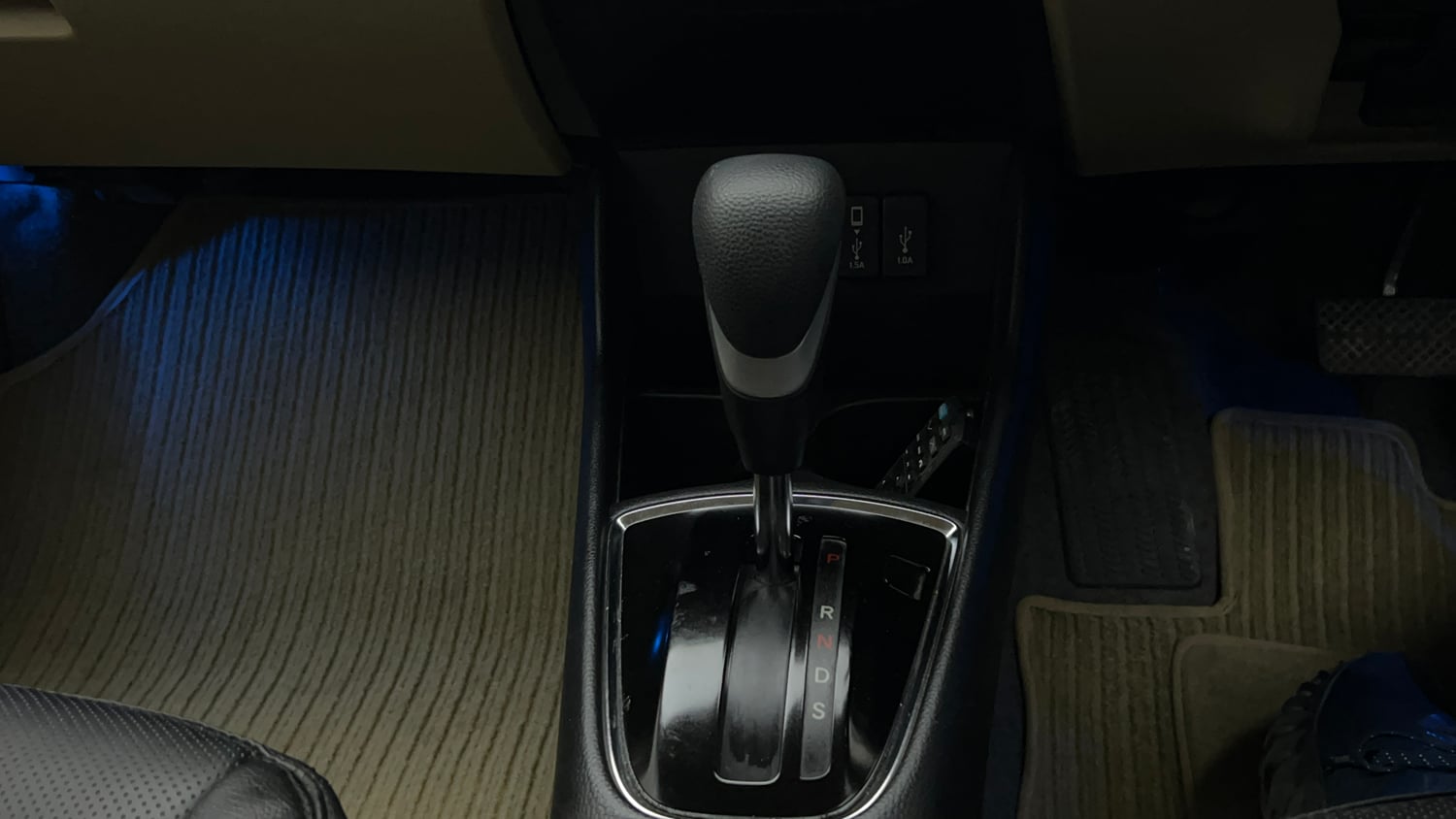 Used 2022 Honda Amaze VX CVT 1.2 Petrol Petrol Automatic interior GEAR  KNOB VIEW