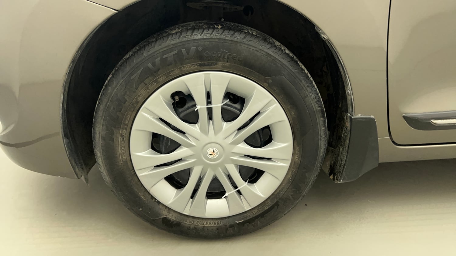 Used 2020 Maruti Suzuki Baleno Delta Petrol Manual tyres LEFT FRONT TYRE RIM VIEW