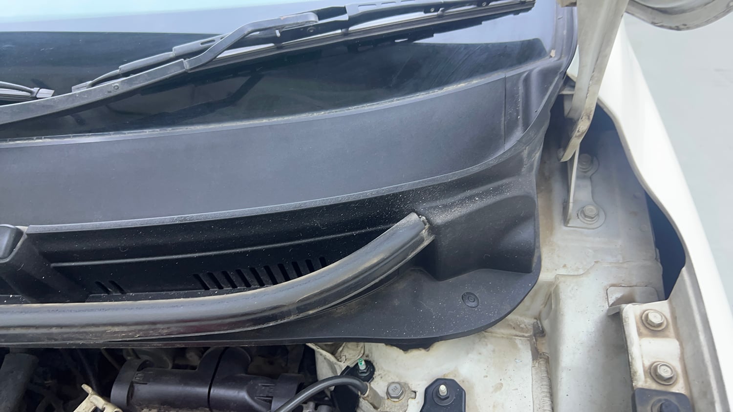 Used 2021 Hyundai Grand i10 Nios Sportz 1.2 Kappa VTVT CNG Cng Manual engine ENGINE LEFT SIDE HINGE & APRON VIEW