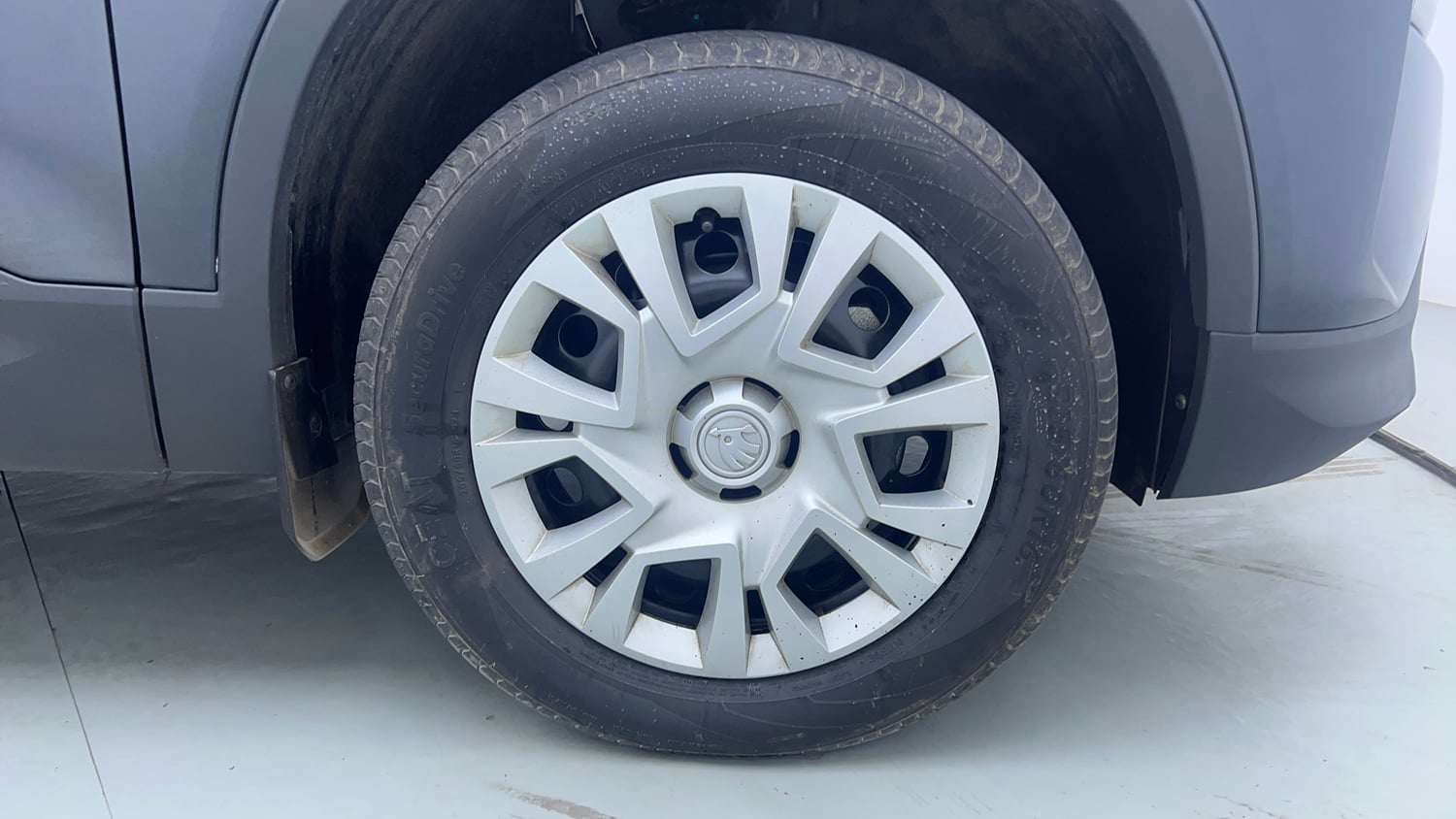 Used 2026 Skoda Kylaq Classic+ 1.0 TSI MT Petrol Manual tyres RIGHT FRONT TYRE RIM VIEW