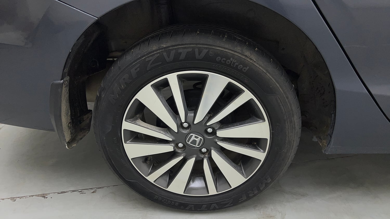 Used 2024 Honda City V Petrol CVT Petrol Automatic tyres RIGHT REAR TYRE RIM VIEW