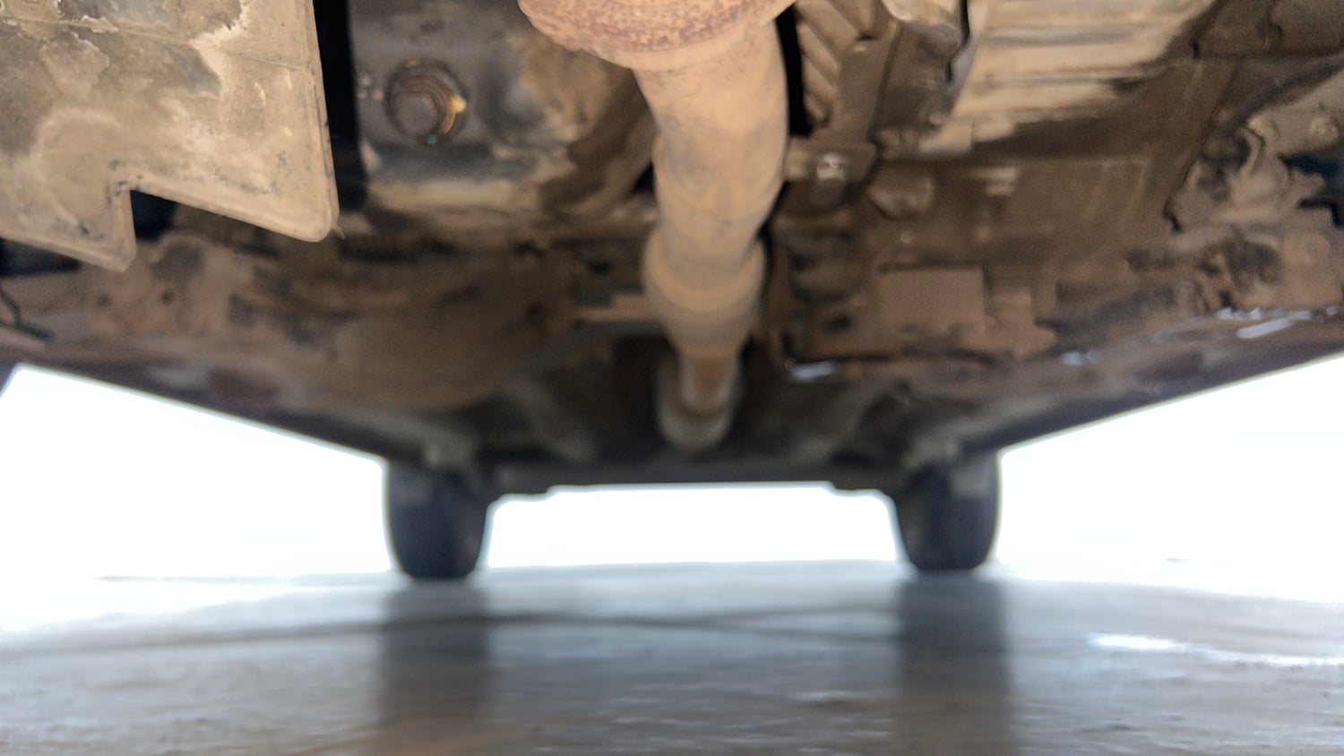 Used 2021 Tata Nexon XZA Plus Dual Tone Petrol Automatic extra FRONT LEFT UNDERBODY VIEW