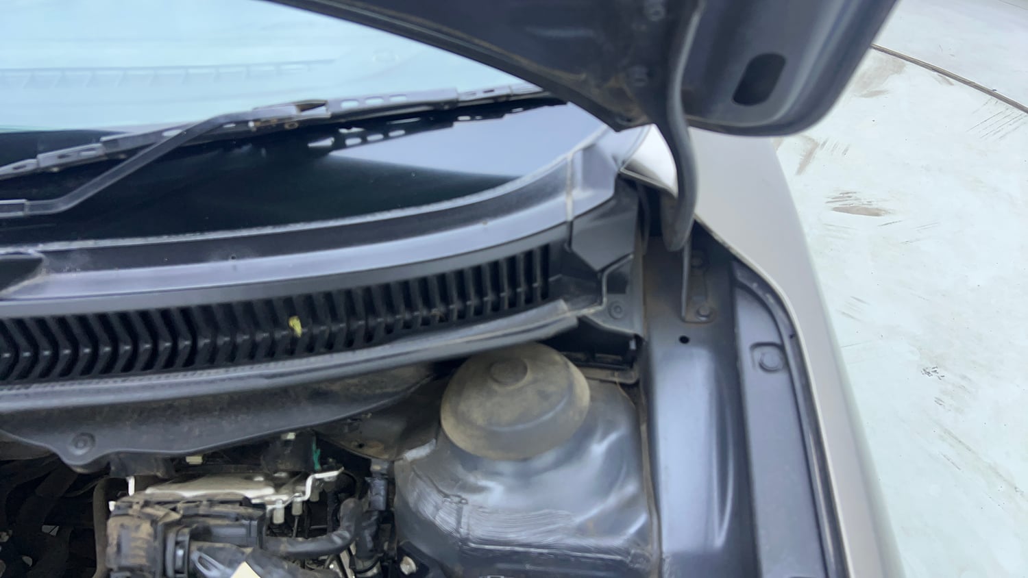 Used 2021 Maruti Suzuki Baleno Zeta Automatic Petrol Automatic engine ENGINE LEFT SIDE HINGE & APRON VIEW