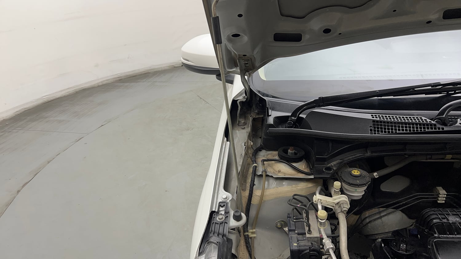 Used 2022 Honda Amaze VX CVT 1.2 Petrol Petrol Automatic engine ENGINE RIGHT SIDE HINGE & APRON VIEW