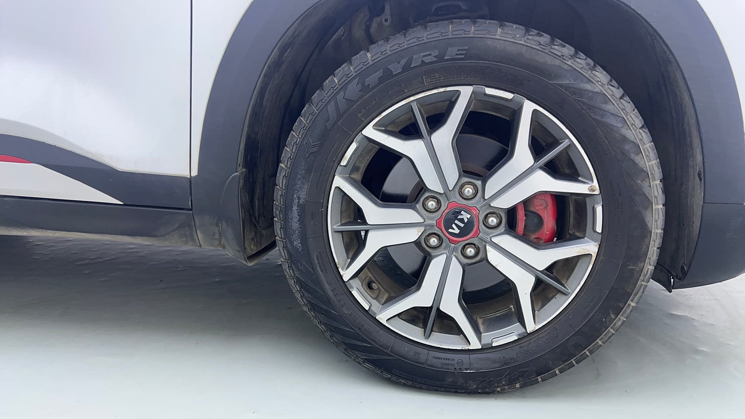 Used 2020 kia Seltos GTX Plus DCT 1.4 Petrol Automatic tyres RIGHT FRONT TYRE RIM VIEW