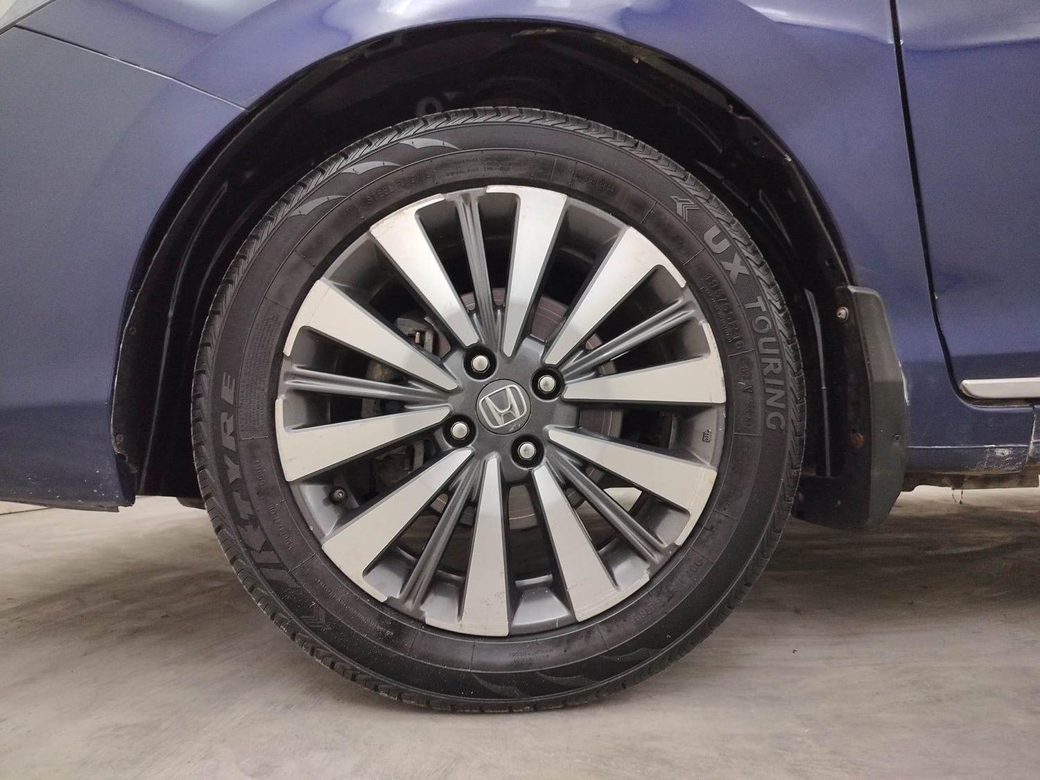 Used 2023 Honda City ZX Petrol CVT Petrol Automatic tyres LEFT FRONT TYRE RIM VIEW