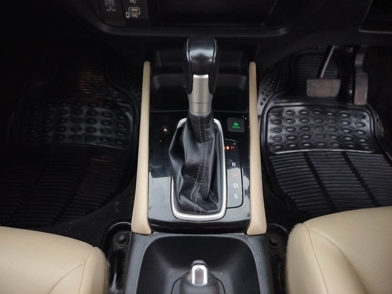 Used 2023 Honda City ZX Petrol CVT Petrol Automatic interior GEAR  KNOB VIEW