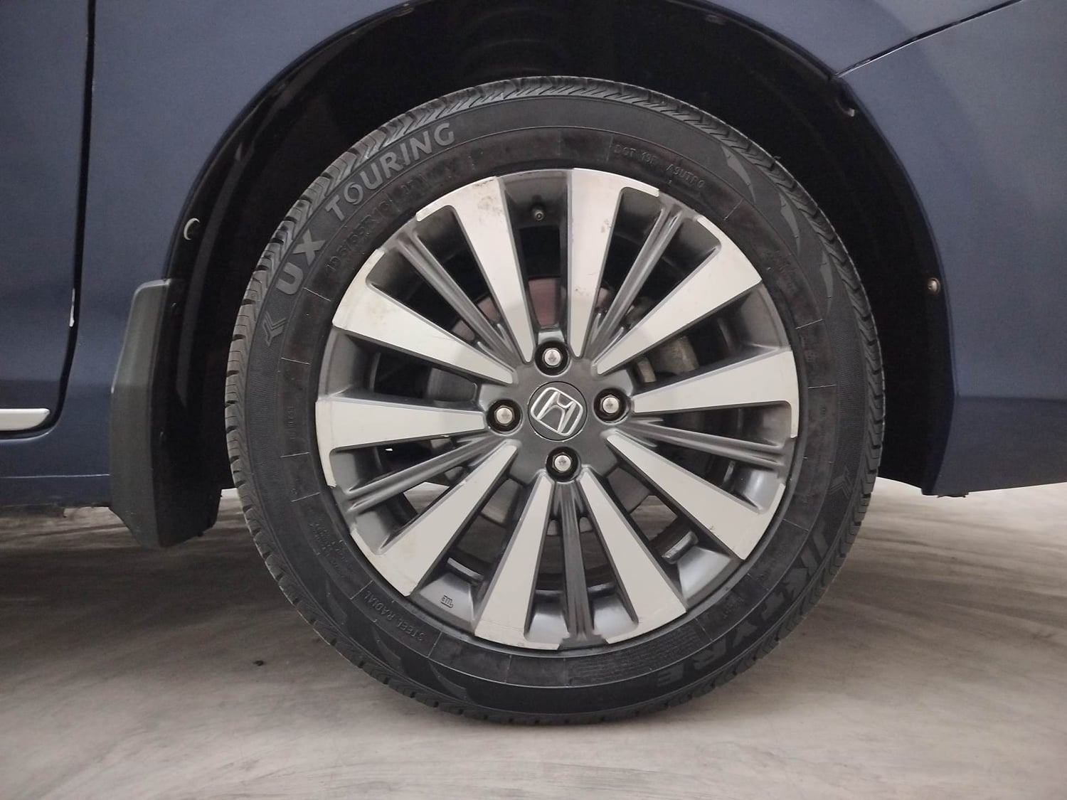 Used 2023 Honda City ZX Petrol CVT Petrol Automatic tyres RIGHT FRONT TYRE RIM VIEW