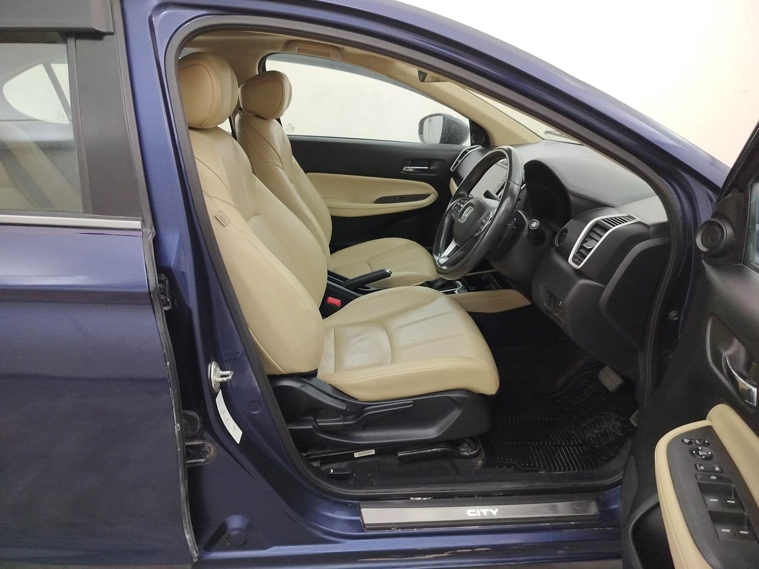 Used 2023 Honda City ZX Petrol CVT Petrol Automatic interior RIGHT SIDE FRONT DOOR CABIN VIEW