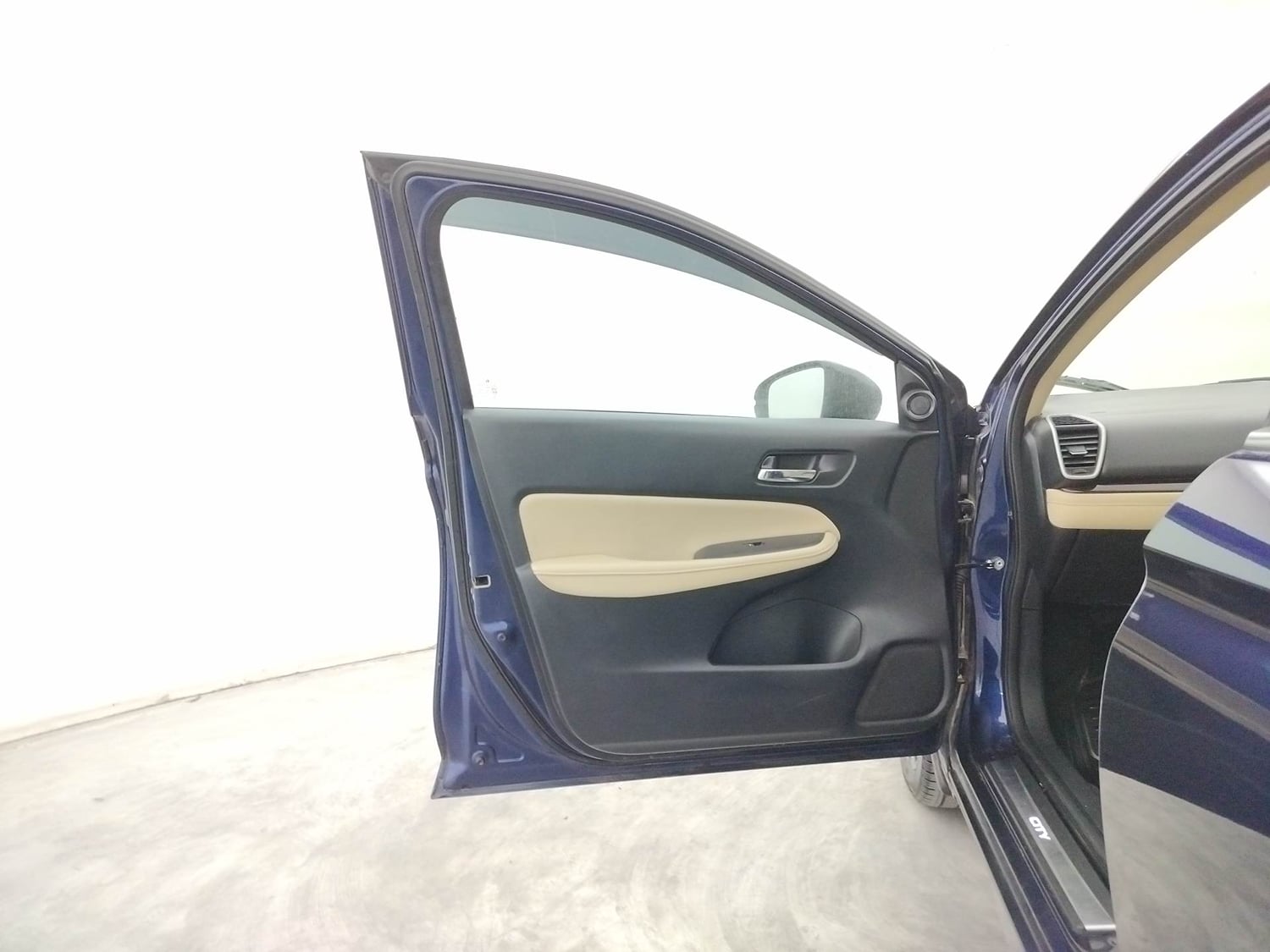Used 2023 Honda City ZX Petrol CVT Petrol Automatic interior LEFT FRONT DOOR OPEN VIEW