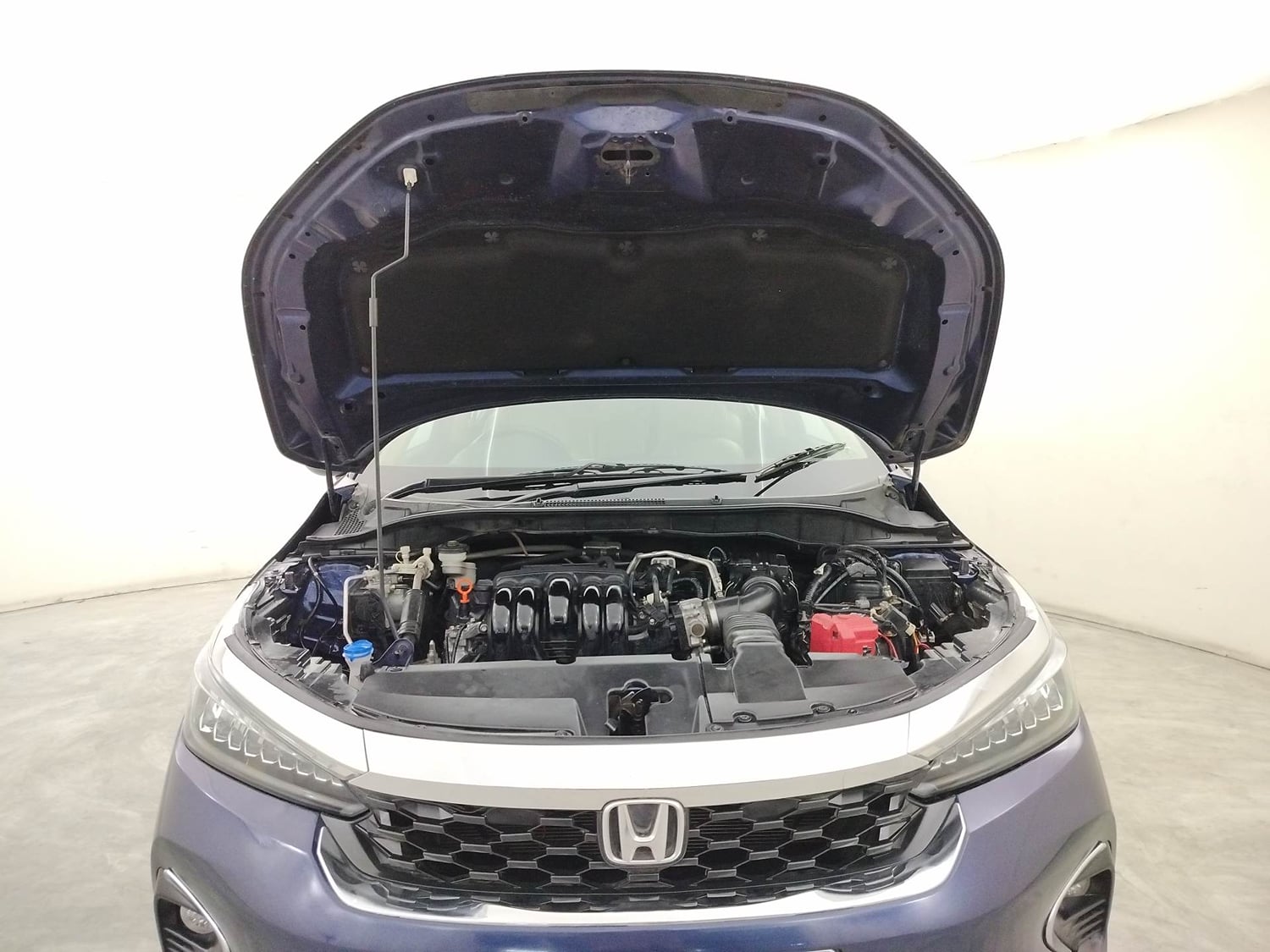 Used 2023 Honda City ZX Petrol CVT Petrol Automatic engine ENGINE & BONNET OPEN FRONT VIEW