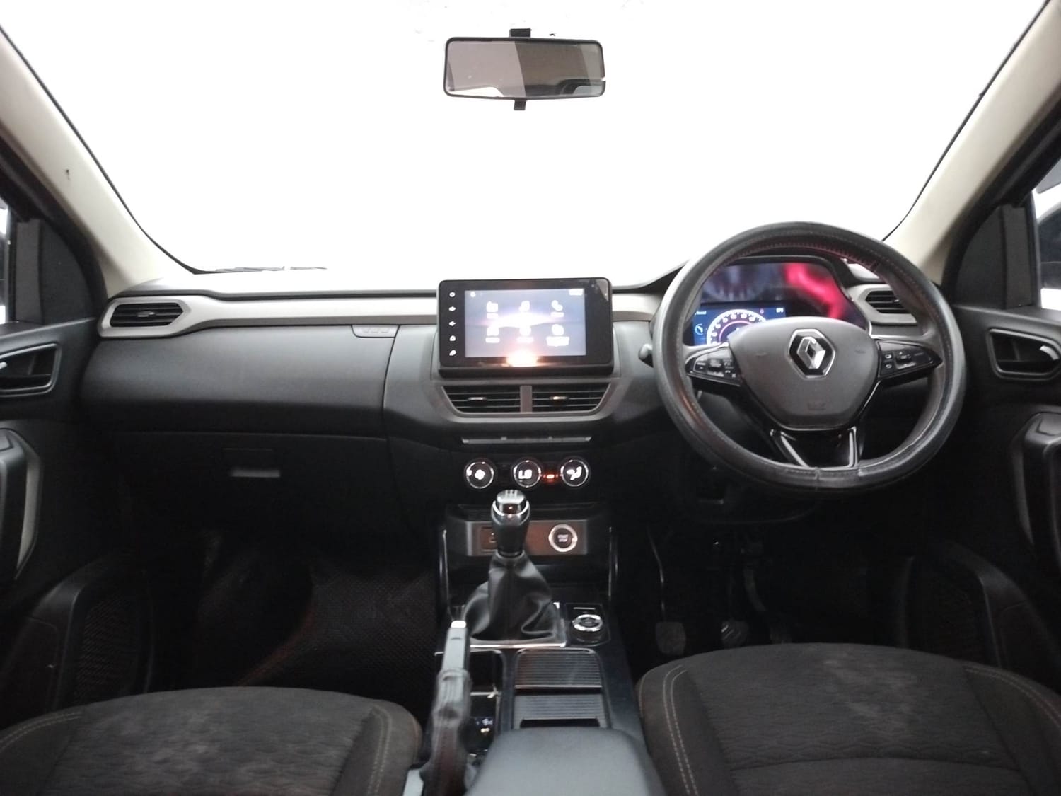 Used 2021 Renault Kiger RXZ 1.0 Turbo MT Petrol Manual interior DASHBOARD VIEW