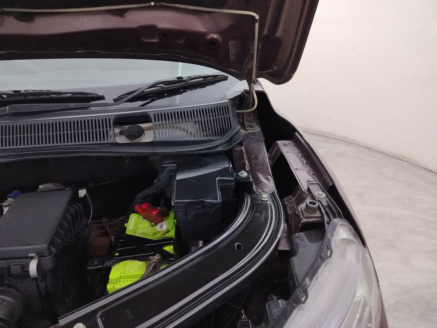 Used 2021 Renault Kiger RXZ 1.0 Turbo MT Petrol Manual engine ENGINE LEFT SIDE HINGE & APRON VIEW