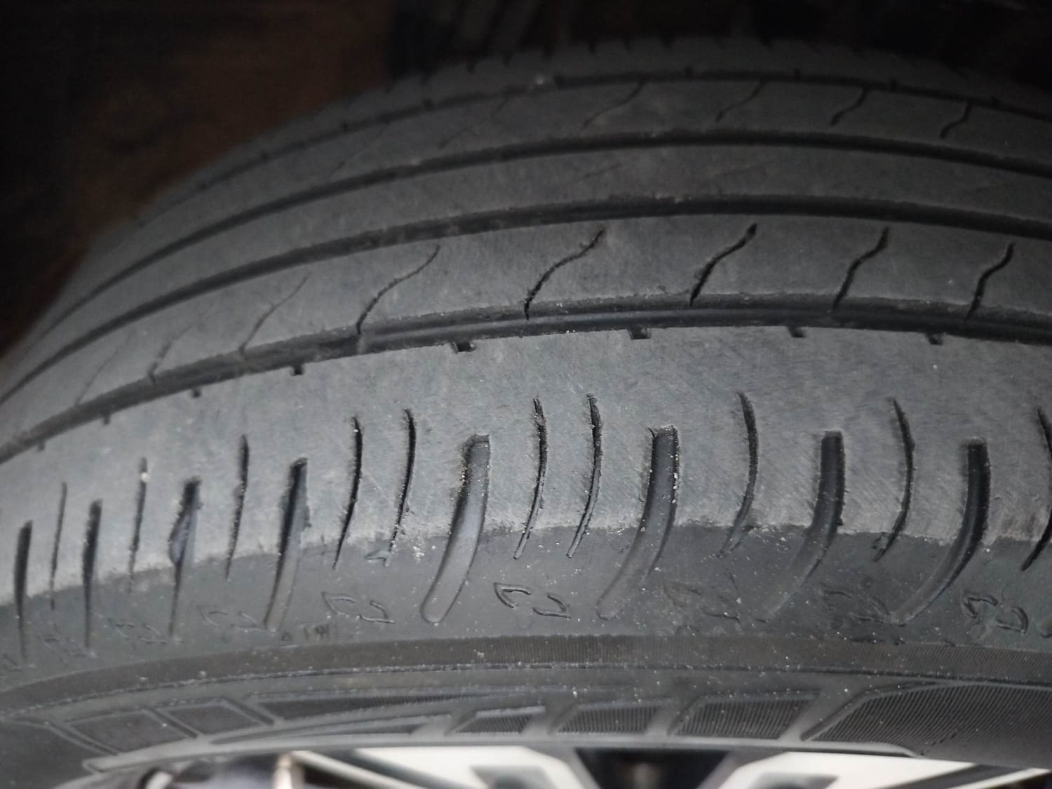 Used 2021 Renault Kiger RXZ 1.0 Turbo MT Petrol Manual tyres RIGHT FRONT TYRE TREAD VIEW