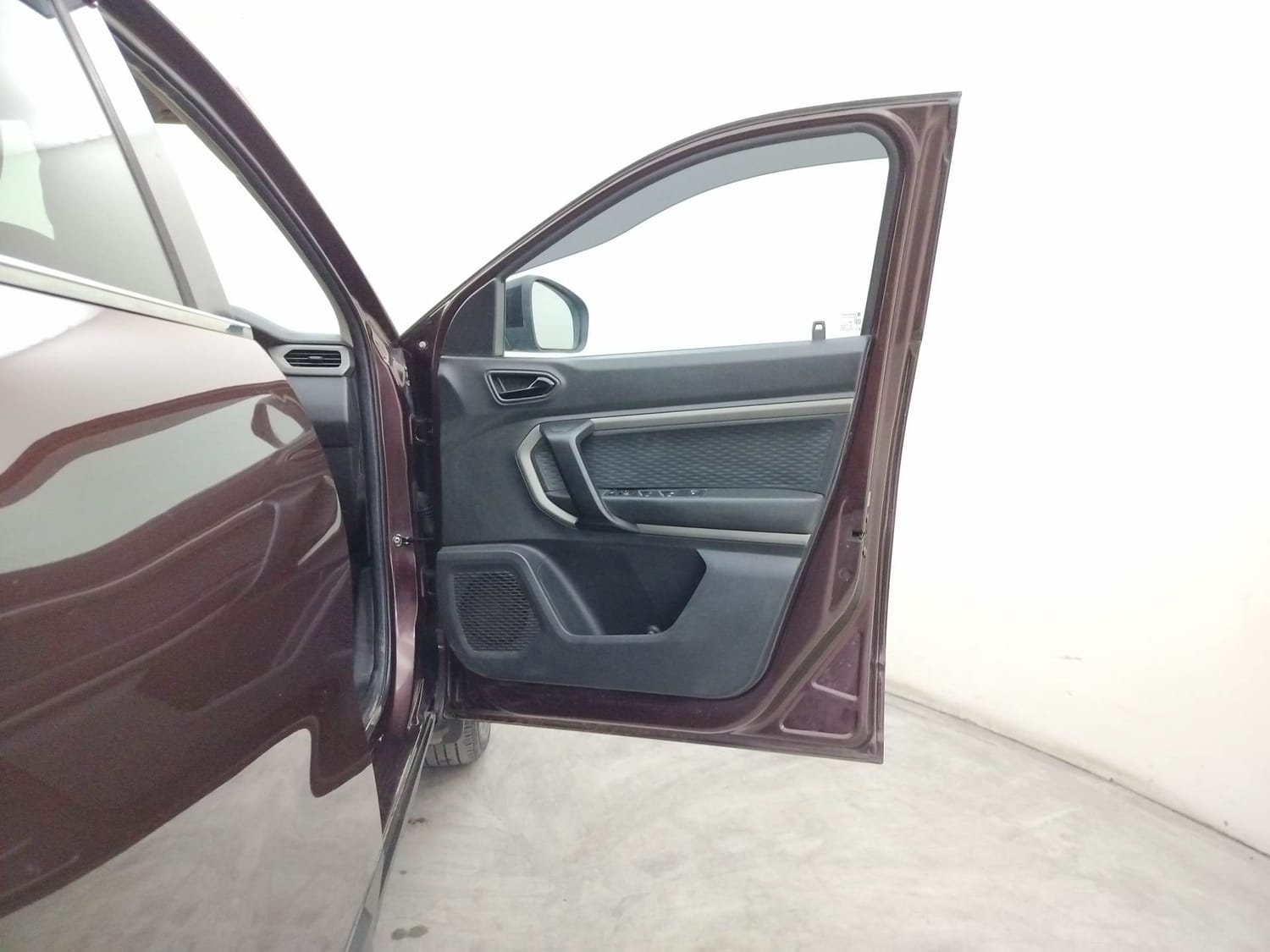 Used 2021 Renault Kiger RXZ 1.0 Turbo MT Petrol Manual interior RIGHT FRONT DOOR OPEN VIEW