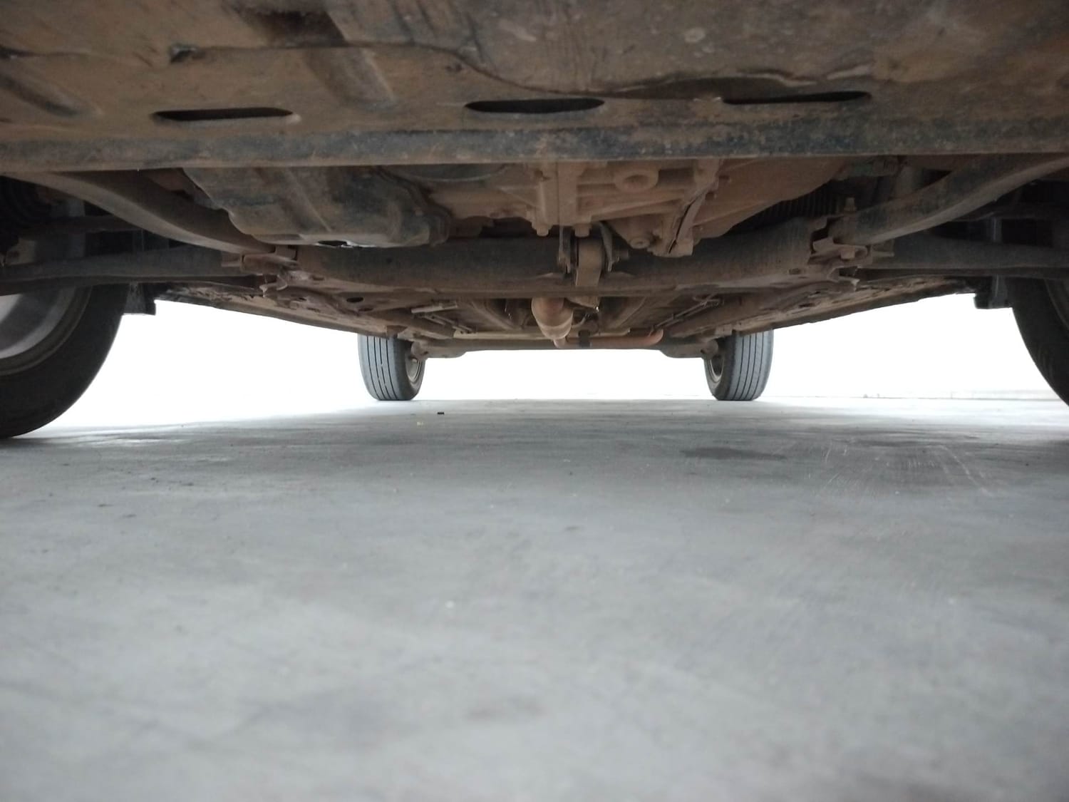 Used 2021 Renault Kiger RXZ 1.0 Turbo MT Petrol Manual extra FRONT LEFT UNDERBODY VIEW
