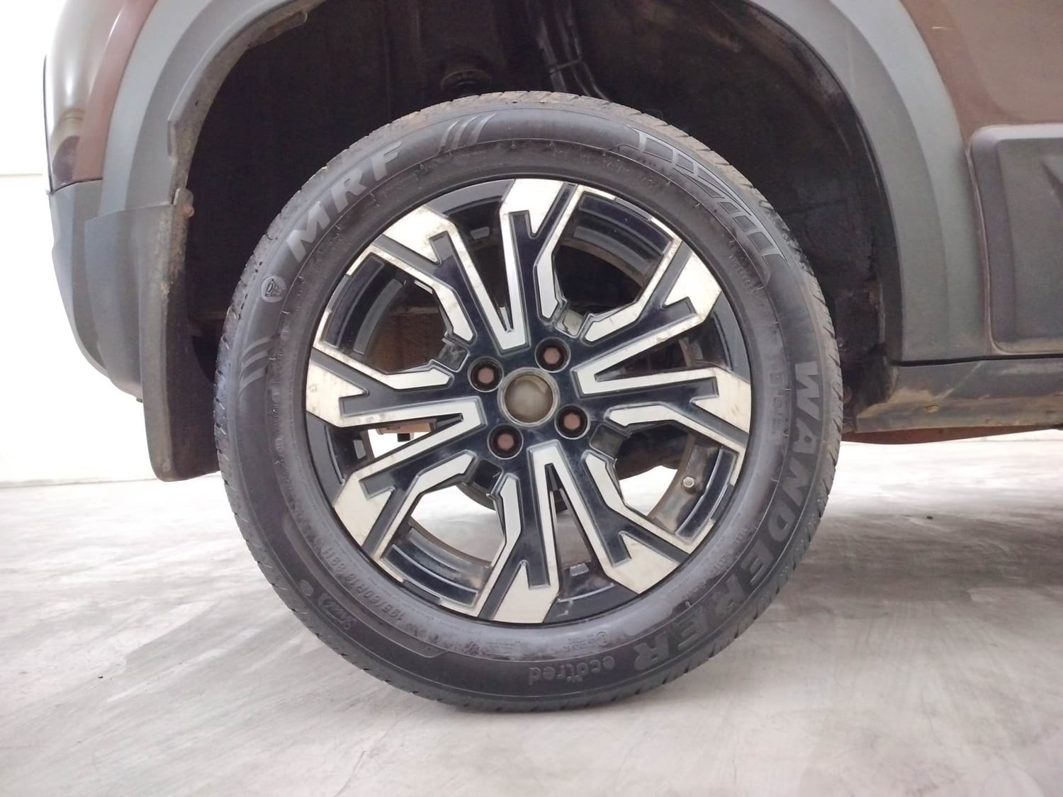 Used 2021 Renault Kiger RXZ 1.0 Turbo MT Petrol Manual tyres RIGHT REAR TYRE RIM VIEW