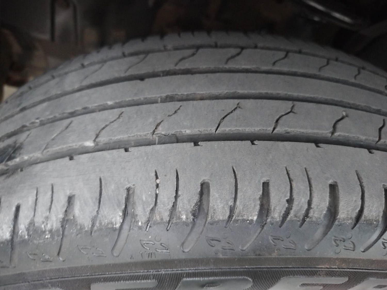 Used 2021 Renault Kiger RXZ 1.0 Turbo MT Petrol Manual tyres LEFT FRONT TYRE TREAD VIEW