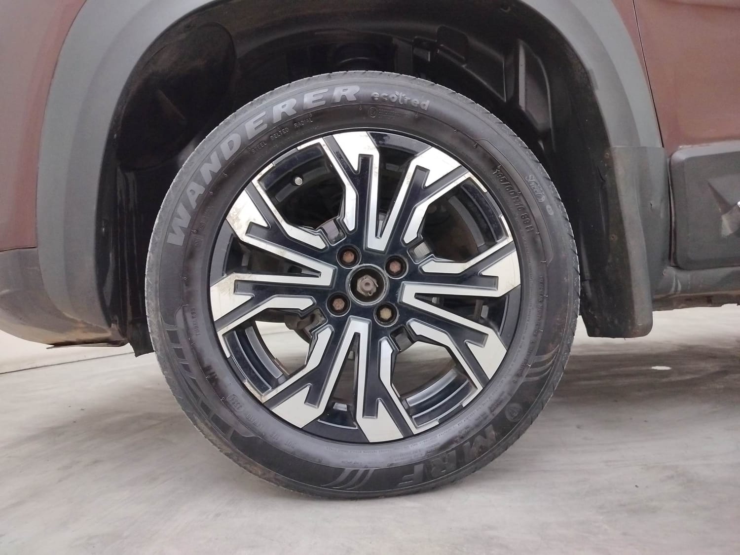 Used 2021 Renault Kiger RXZ 1.0 Turbo MT Petrol Manual tyres LEFT FRONT TYRE RIM VIEW