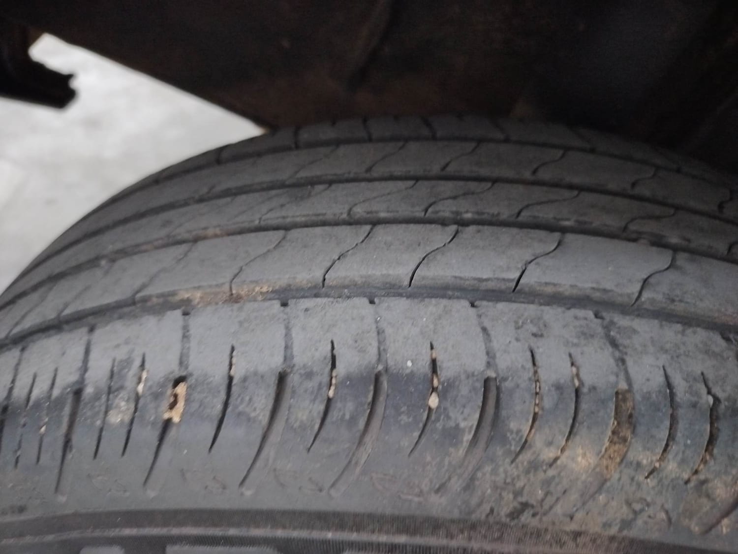 Used 2021 Renault Kiger RXZ 1.0 Turbo MT Petrol Manual tyres RIGHT REAR TYRE TREAD VIEW
