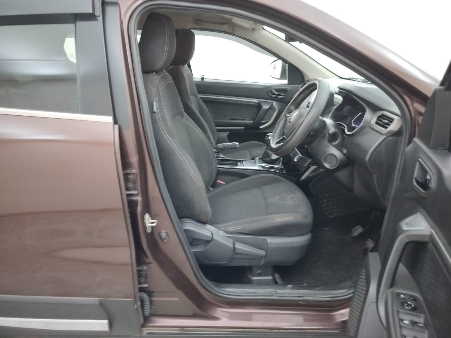 Used 2021 Renault Kiger RXZ 1.0 Turbo MT Petrol Manual interior RIGHT SIDE FRONT DOOR CABIN VIEW