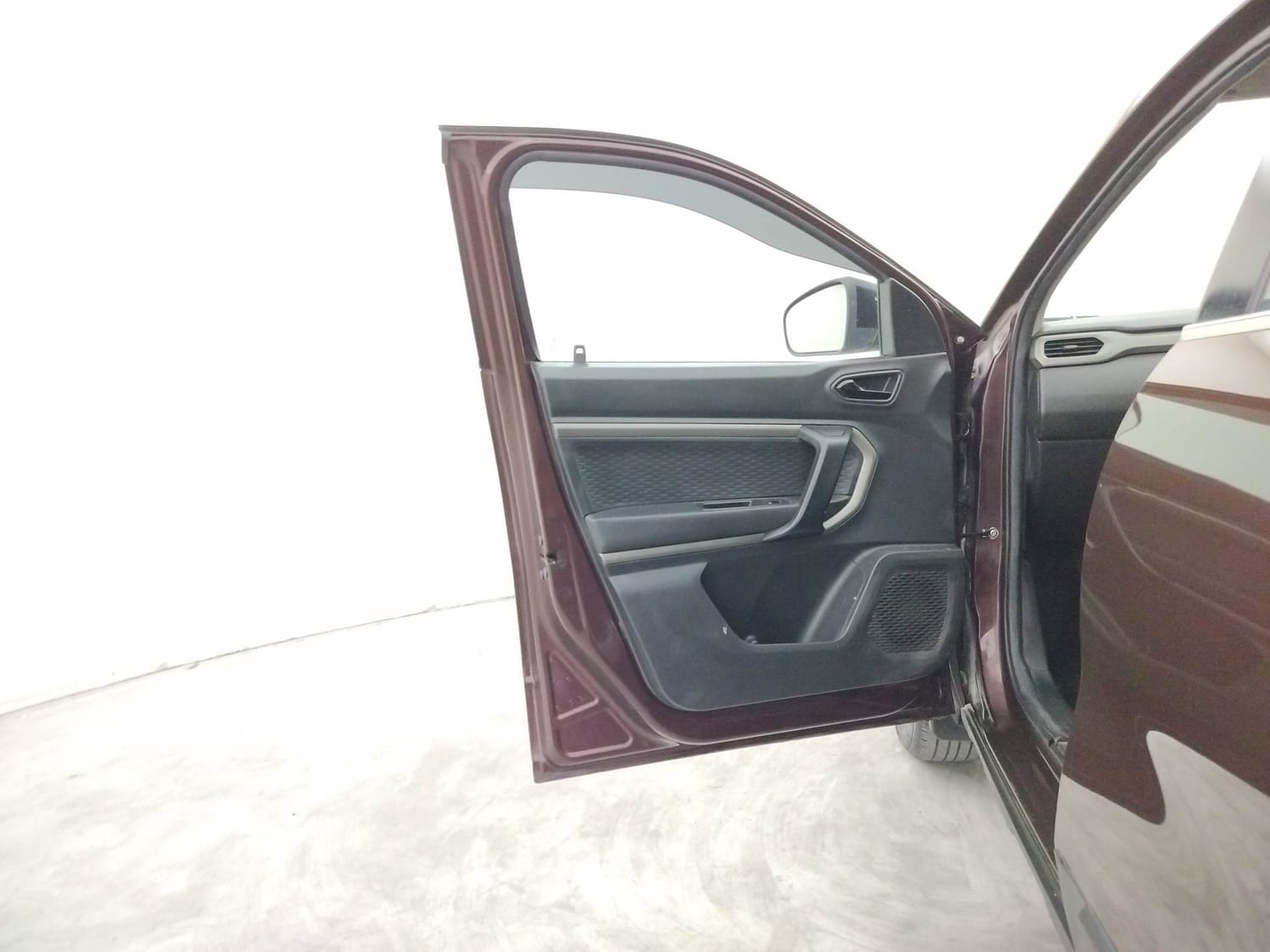 Used 2021 Renault Kiger RXZ 1.0 Turbo MT Petrol Manual interior LEFT FRONT DOOR OPEN VIEW