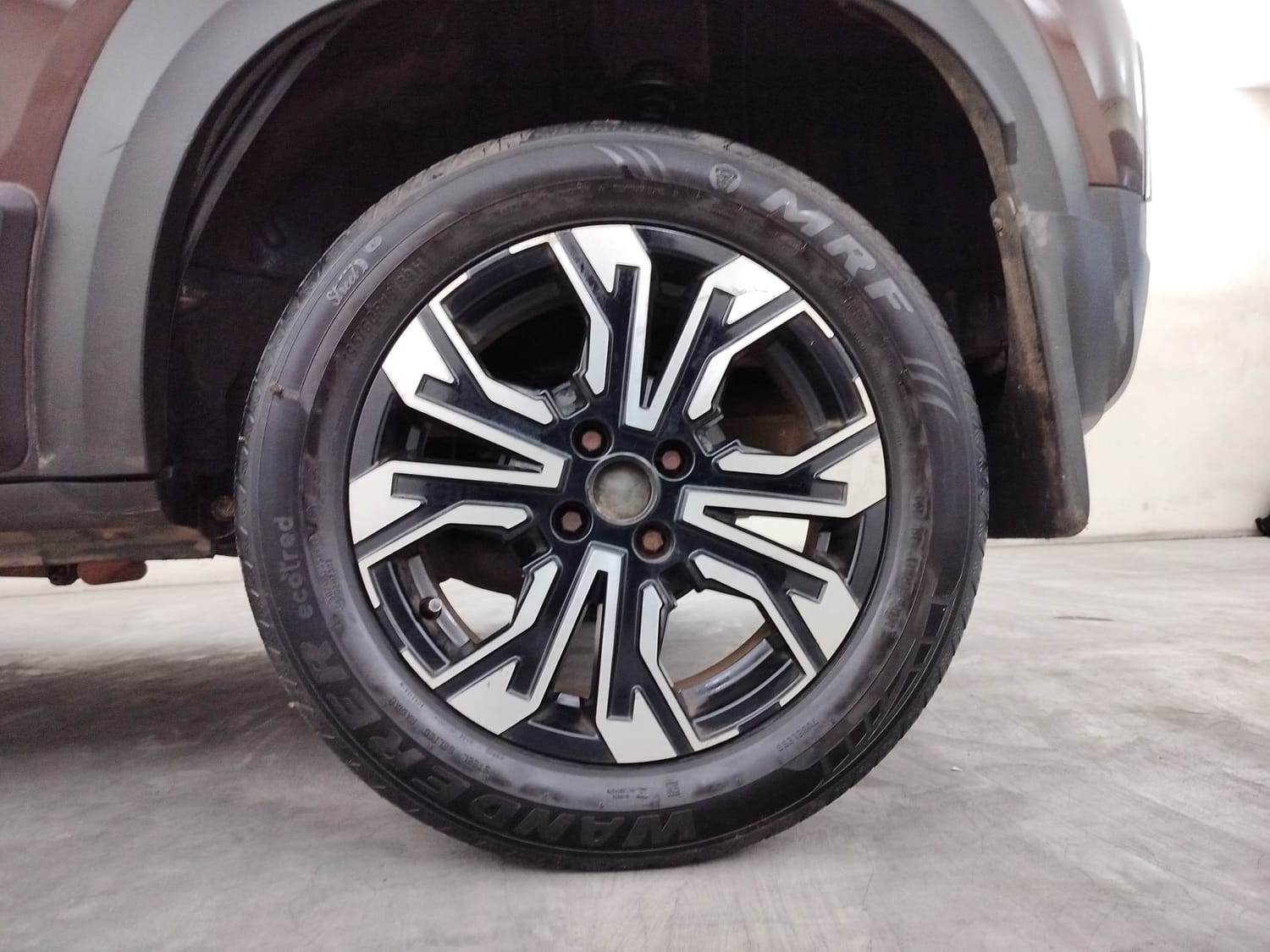 Used 2021 Renault Kiger RXZ 1.0 Turbo MT Petrol Manual tyres LEFT REAR TYRE RIM VIEW
