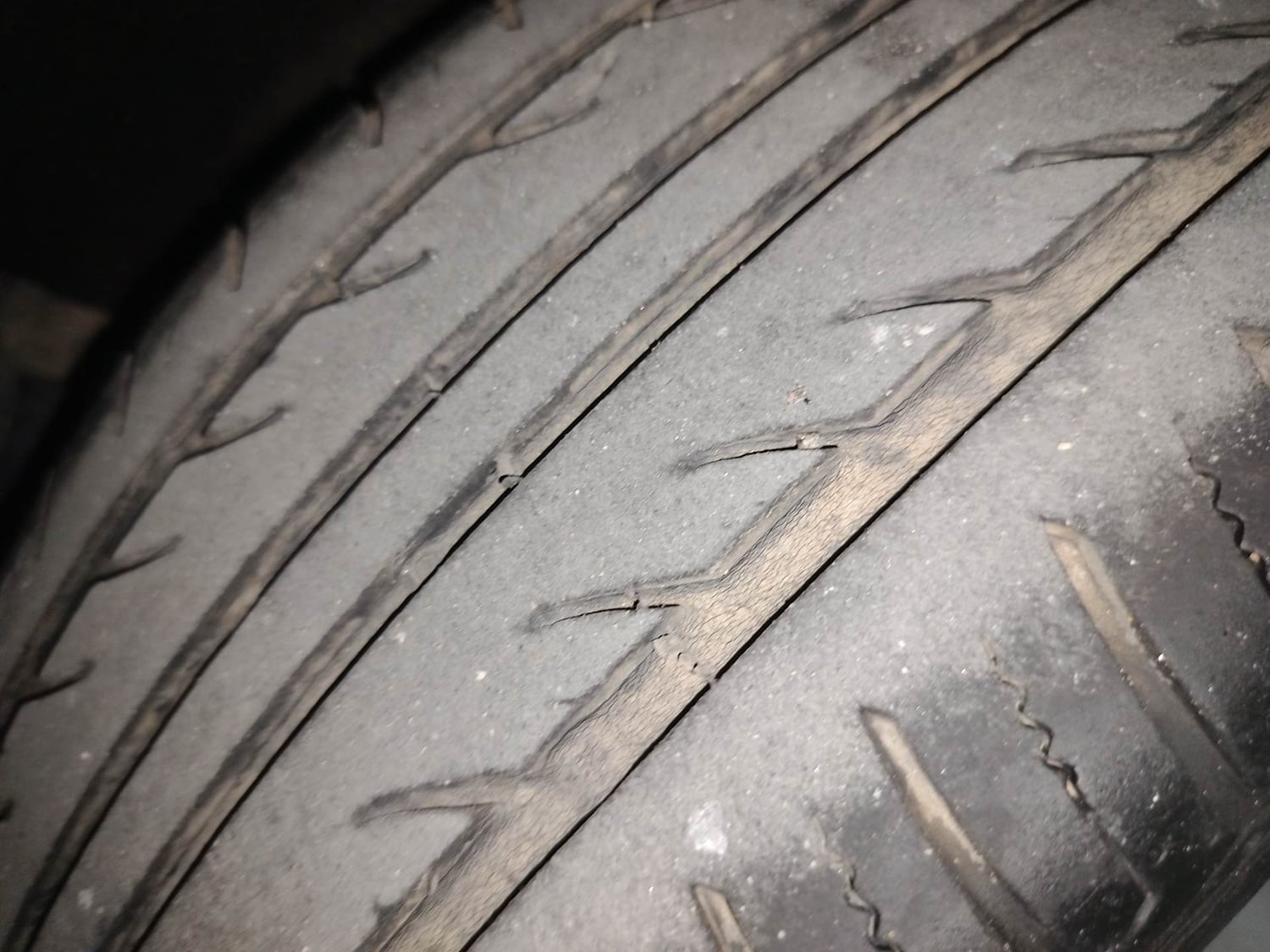 Used 2013 Ford EcoSport Titanium 1.0 Ecoboost (Opt) Petrol Manual tyres RIGHT REAR TYRE TREAD VIEW