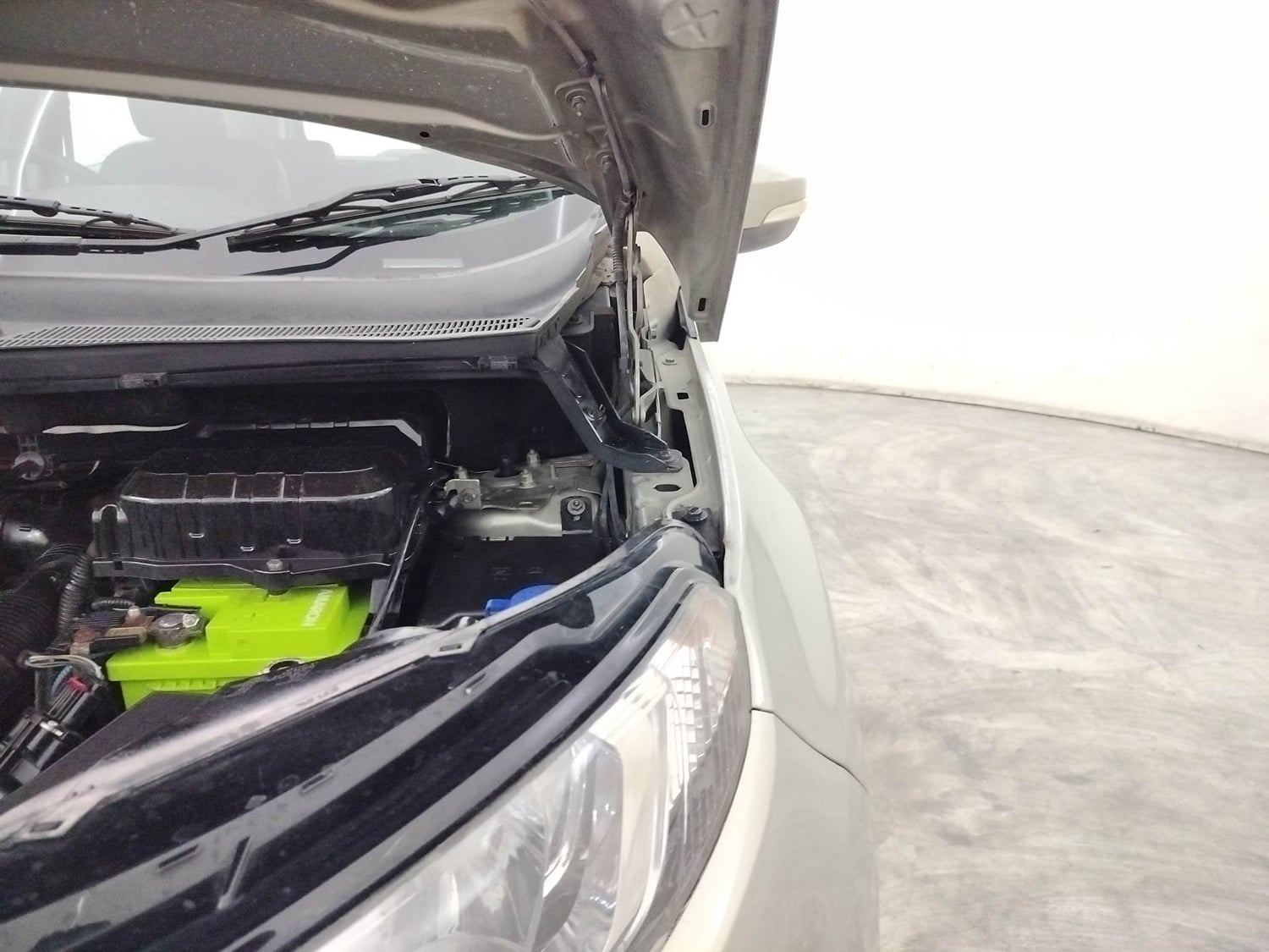 Used 2013 Ford EcoSport Titanium 1.0 Ecoboost (Opt) Petrol Manual engine ENGINE LEFT SIDE HINGE & APRON VIEW