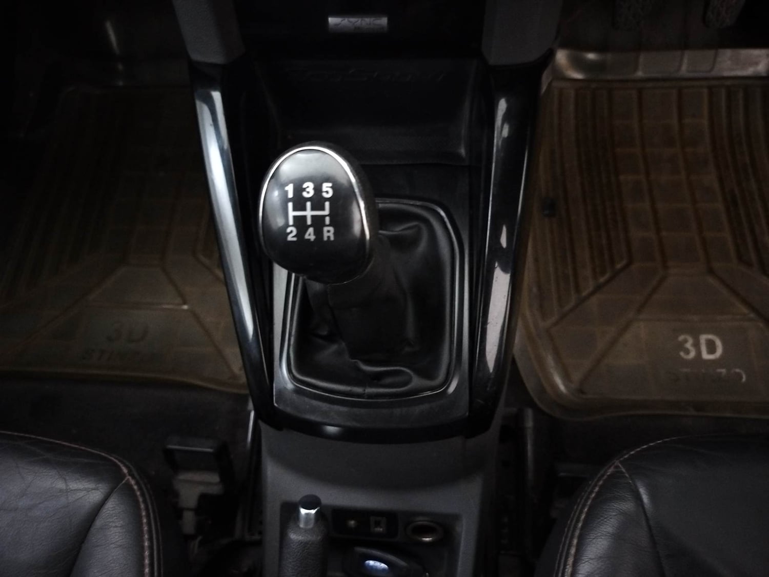 Used 2013 Ford EcoSport Titanium 1.0 Ecoboost (Opt) Petrol Manual interior GEAR  KNOB VIEW
