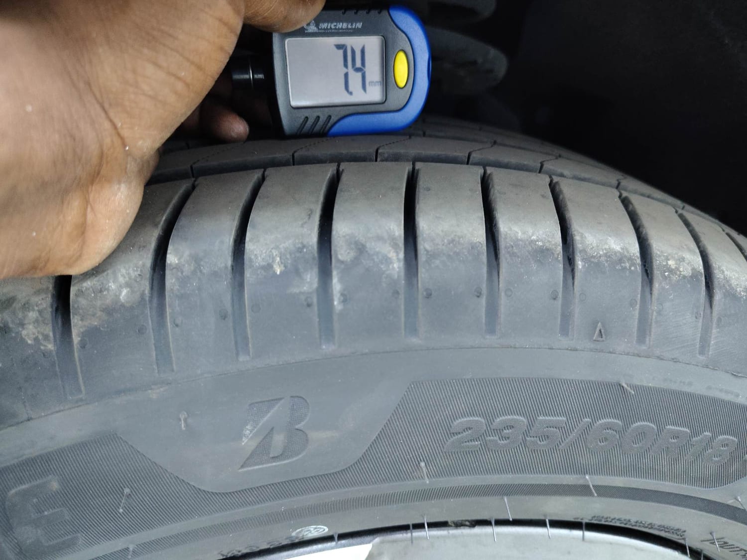 Used 2023 Mahindra XUV700 AX 7 Luxury Pack Petrol AT 7 STR Petrol Automatic tyres LEFT FRONT TYRE TREAD VIEW