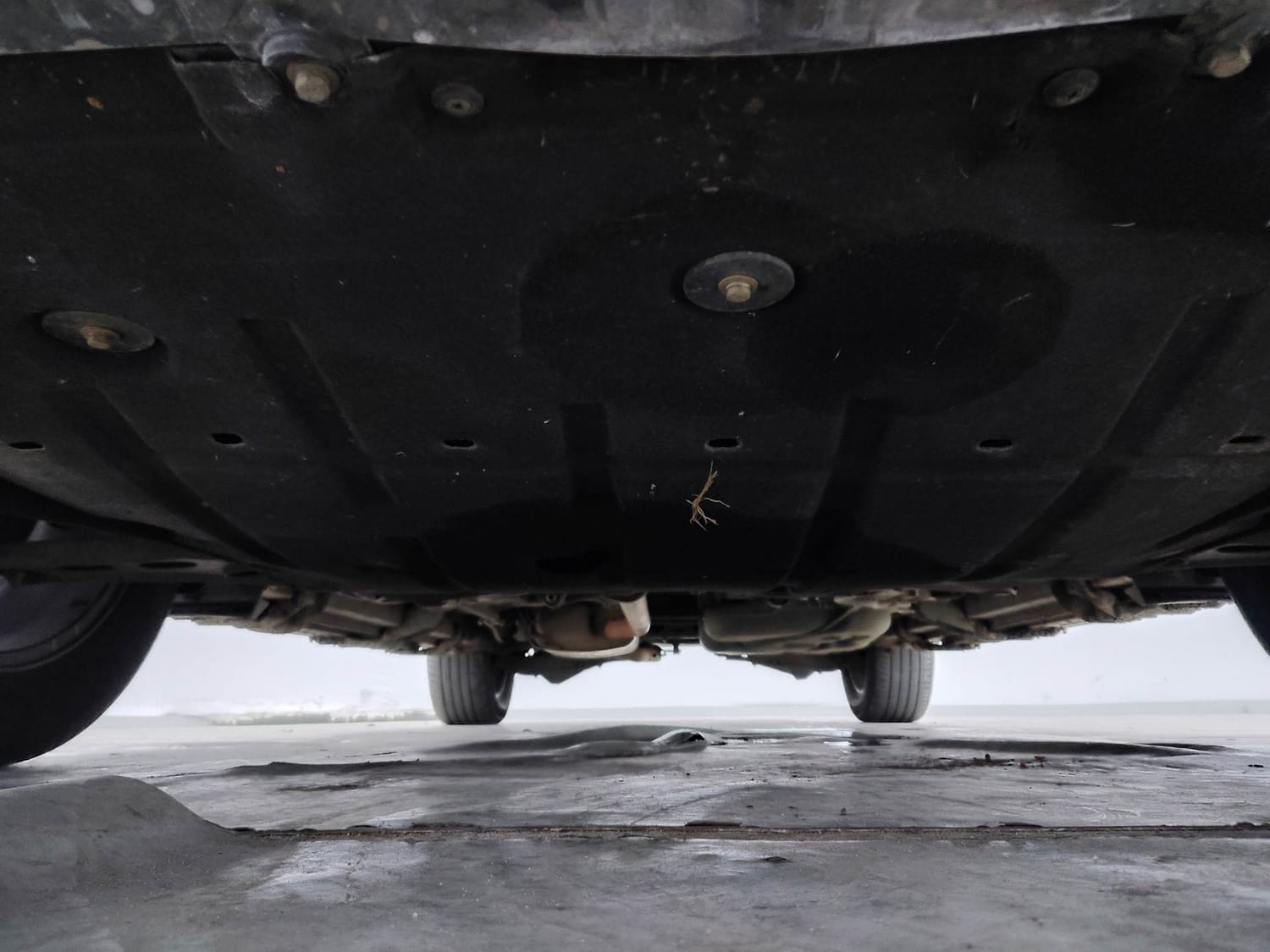 Used 2023 Mahindra XUV700 AX 7 Luxury Pack Petrol AT 7 STR Petrol Automatic extra FRONT LEFT UNDERBODY VIEW