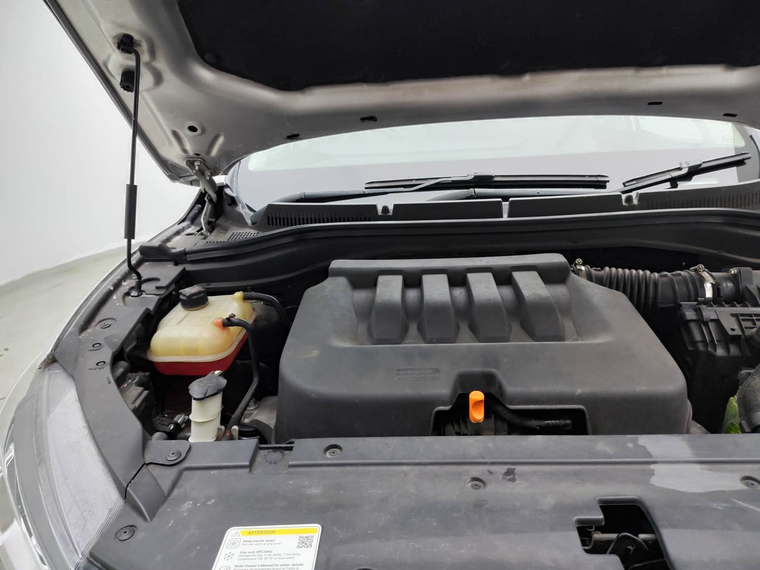 Used 2023 Mahindra XUV700 AX 7 Luxury Pack Petrol AT 7 STR Petrol Automatic engine ENGINE RIGHT SIDE VIEW