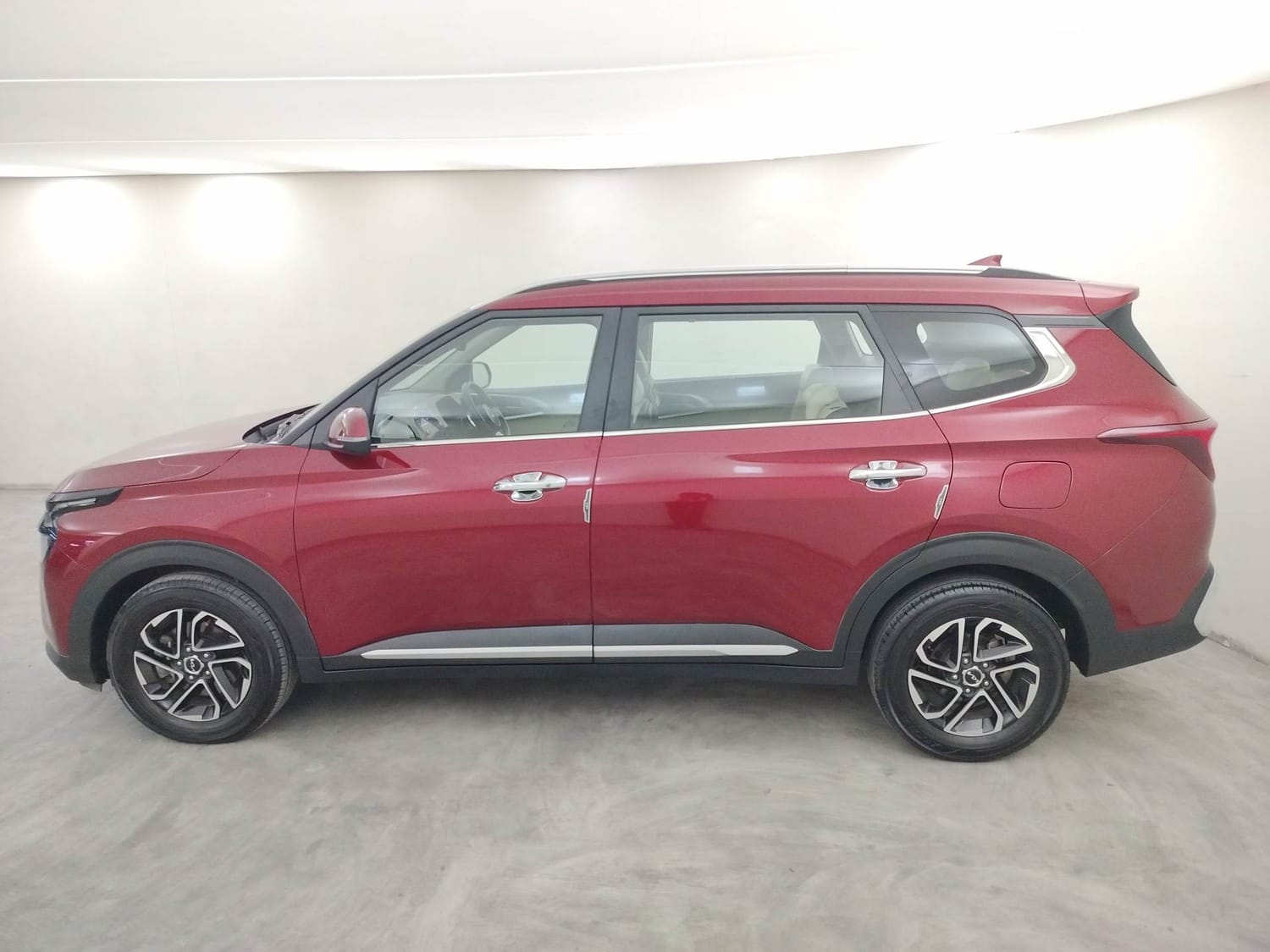 Used 2022 Kia Carens Luxury Plus 1.5 Diesel AT 6 STR Diesel Automatic exterior LEFT SIDE VIEW