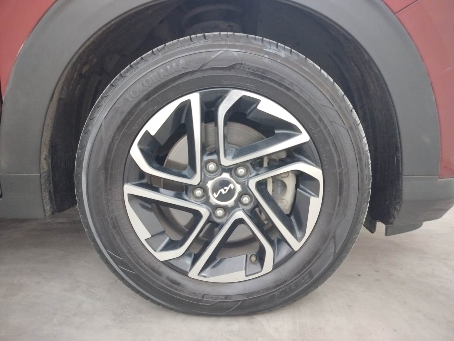 Used 2022 Kia Carens Luxury Plus 1.5 Diesel AT 6 STR Diesel Automatic tyres RIGHT FRONT TYRE RIM VIEW