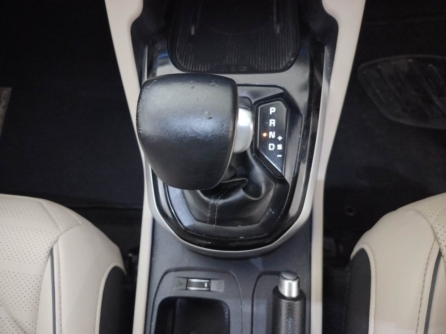 Used 2022 Kia Carens Luxury Plus 1.5 Diesel AT 6 STR Diesel Automatic interior GEAR  KNOB VIEW