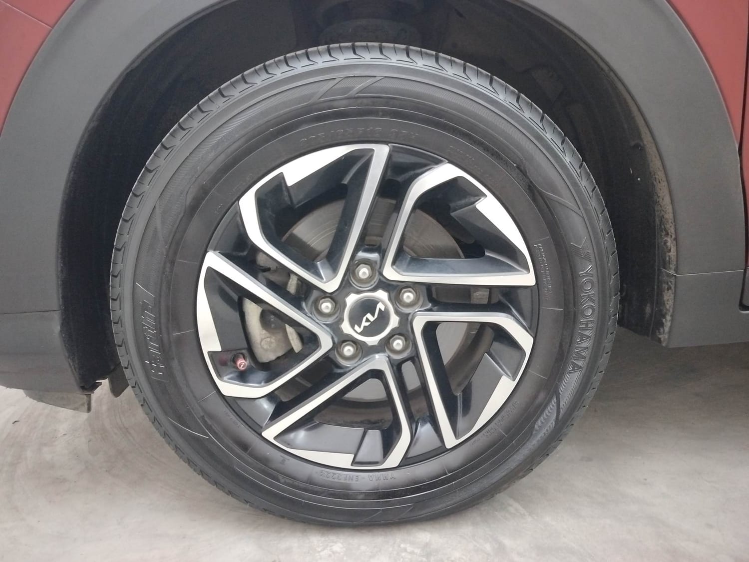 Used 2022 Kia Carens Luxury Plus 1.5 Diesel AT 6 STR Diesel Automatic tyres LEFT FRONT TYRE RIM VIEW