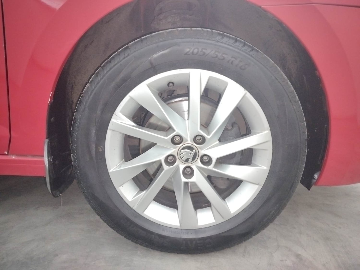 Used 2022 Skoda Slavia Ambition 1.0L TSI AT Petrol Automatic tyres RIGHT FRONT TYRE RIM VIEW