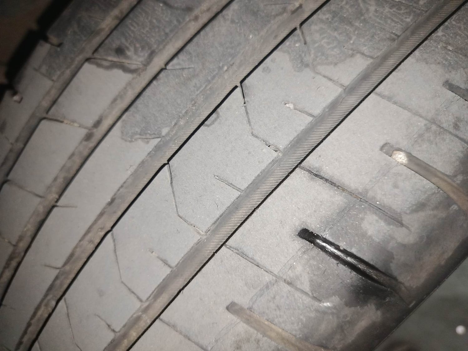 Used 2022 Skoda Slavia Ambition 1.0L TSI AT Petrol Automatic tyres RIGHT REAR TYRE TREAD VIEW