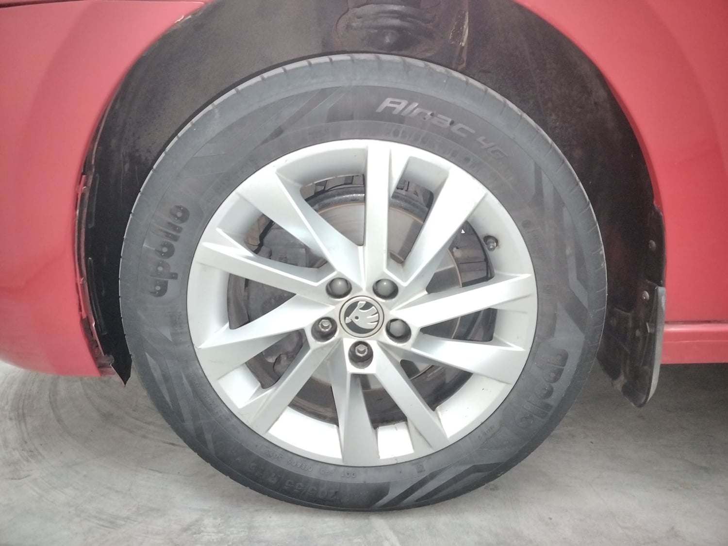 Used 2022 Skoda Slavia Ambition 1.0L TSI AT Petrol Automatic tyres LEFT FRONT TYRE RIM VIEW