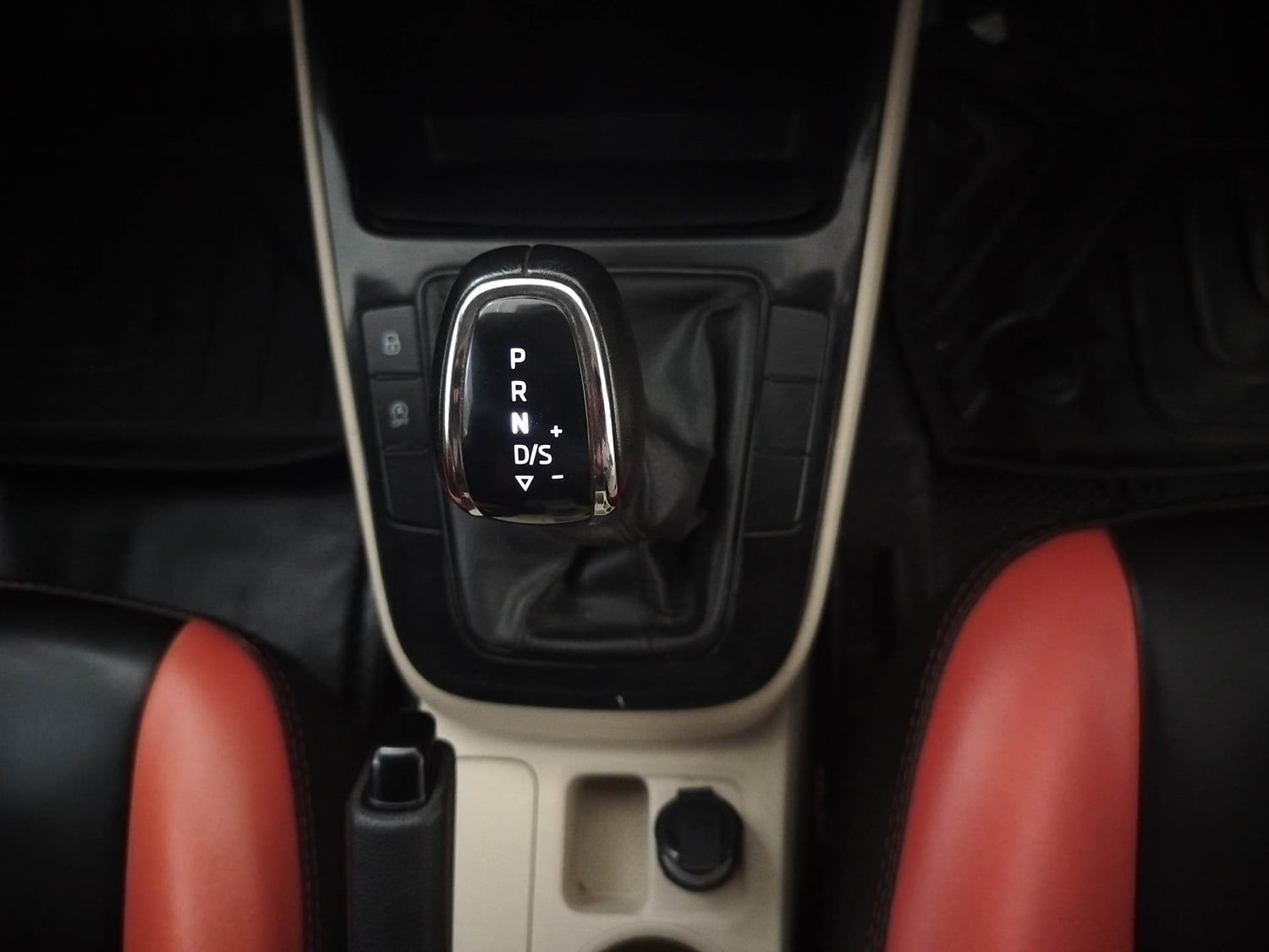 Used 2022 Skoda Slavia Ambition 1.0L TSI AT Petrol Automatic interior GEAR  KNOB VIEW
